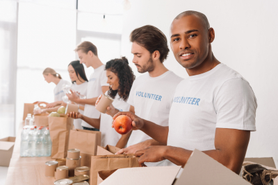 volunteer packing food